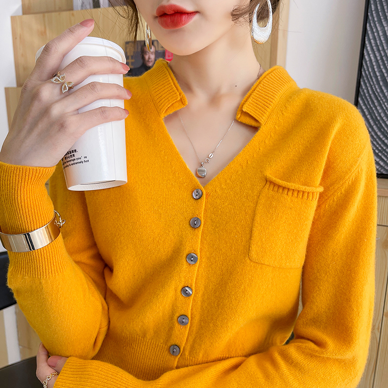 Winter Clothing Options - Cardigan alla moda abbottonato in lana