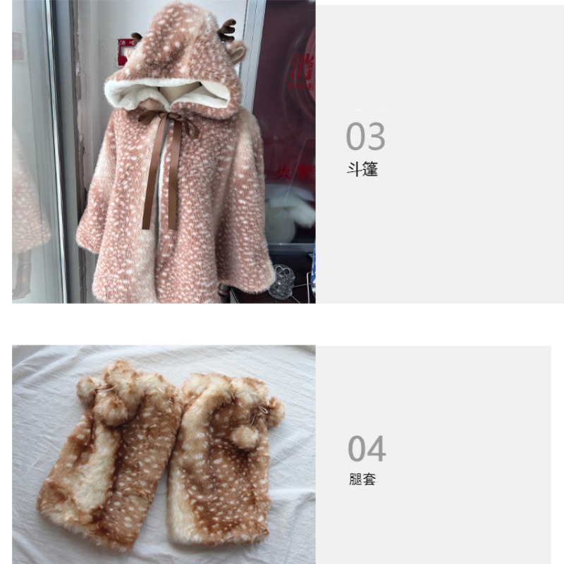 Mantello natalizio a pois con  - Winter Clothing Essentials recensione e prezzo